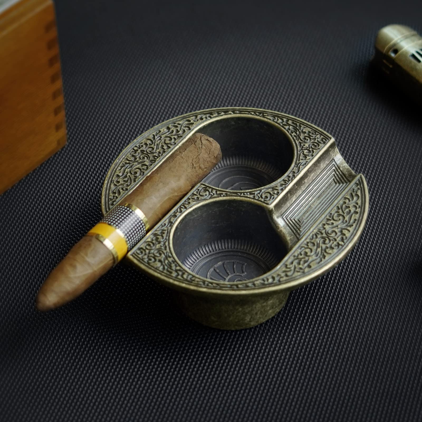 Cigar Ashtray Metal Ashtrays for Patio/Home/Table Modern Ashtrays Unbreakable Ash tray Cigar Gifts for Men Cigar Accessories